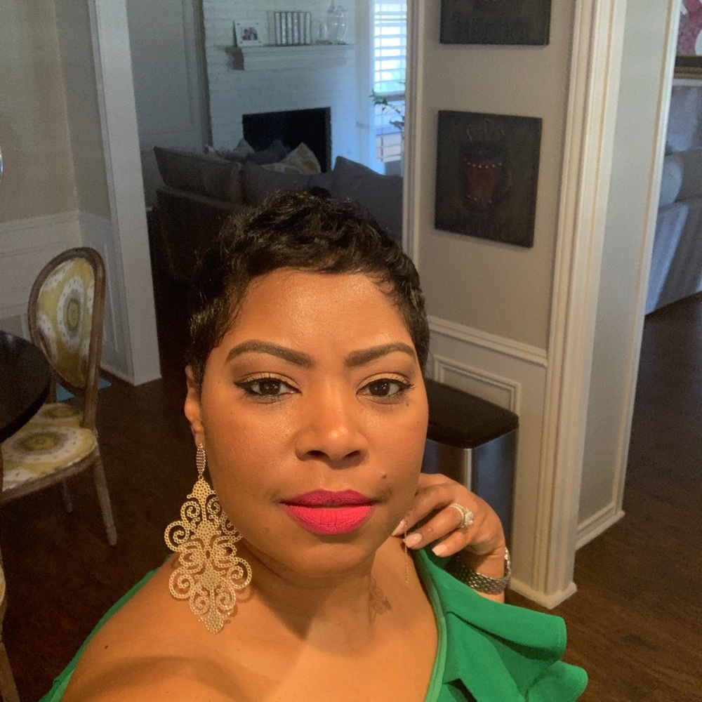 Meet your Posher, Davia